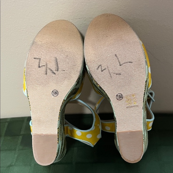 Chinese Laundry Yellow Polka Dot Pineapple Wedges - Picture 8 of 10